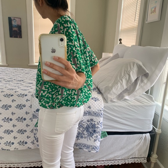 Vibrant green ivy print top. Loose fitting. XS-S JoyJoy - Picture 5 of 5